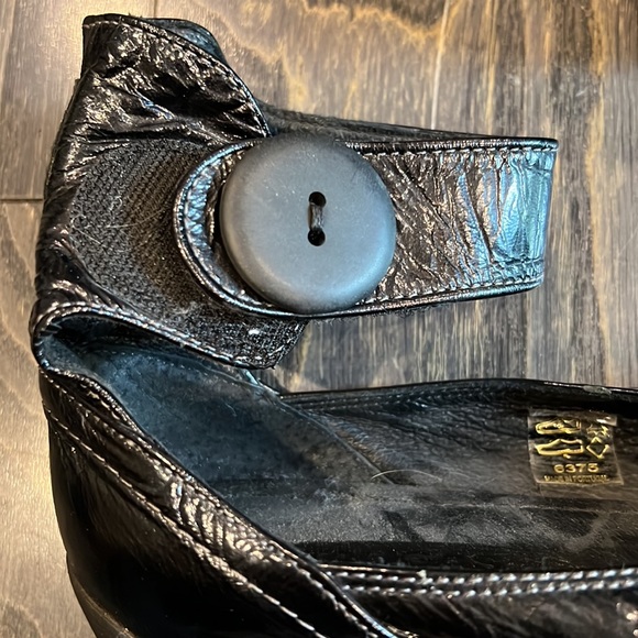 Pataugas European flats. Size 39 with ankle button strap and oversized button - Picture 5 of 11